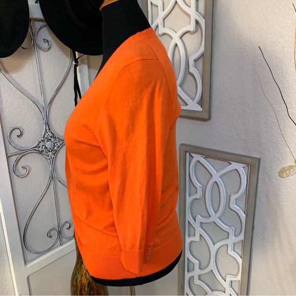 Gap light front button waist sweater. - Picture 4 of 10
